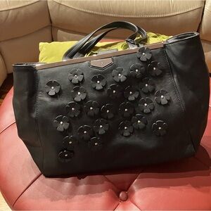 Gorgeous Simply Vera Flower Stud Bag